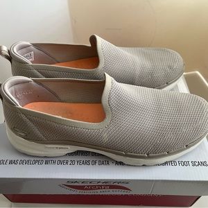 Skechers go-walk - like new with lots of life left in them worn 2 times